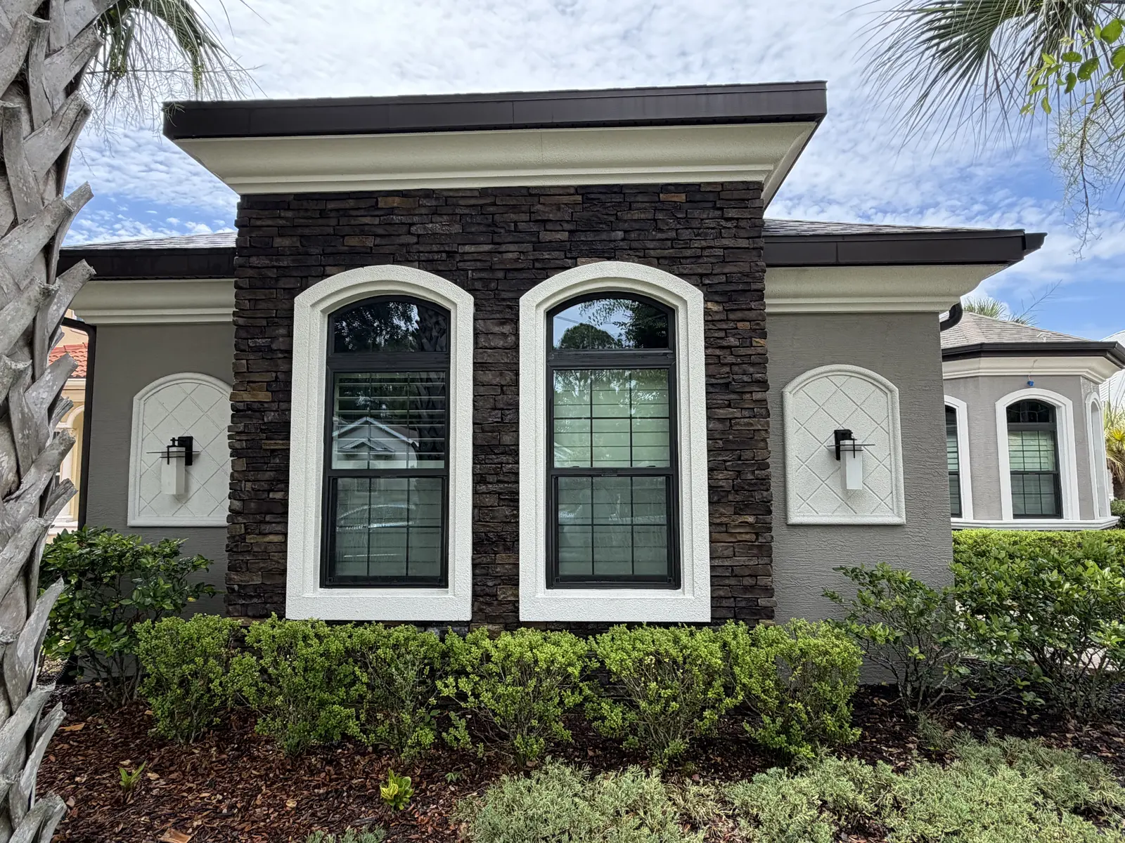 Florida home exterior after a low-pressure soft wash